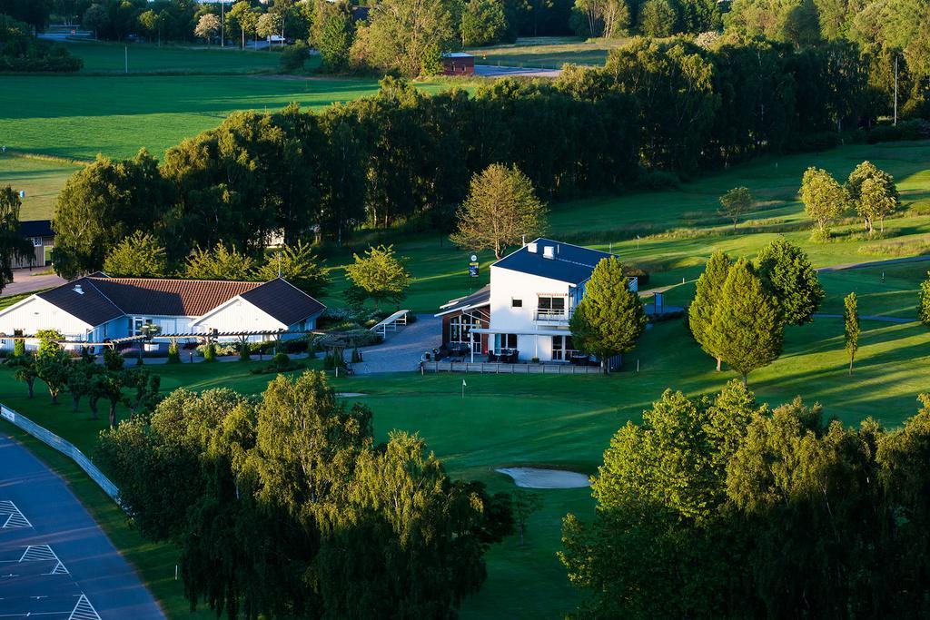 Risekatslosa Soederasens Golf Lodge מראה חיצוני תמונה