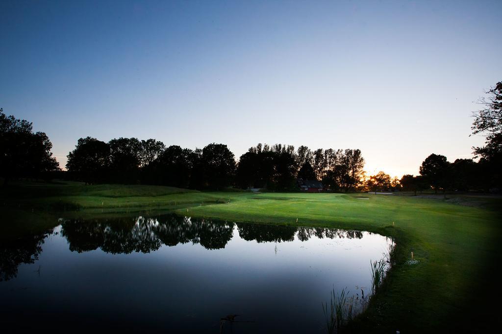 Risekatslosa Soederasens Golf Lodge מראה חיצוני תמונה
