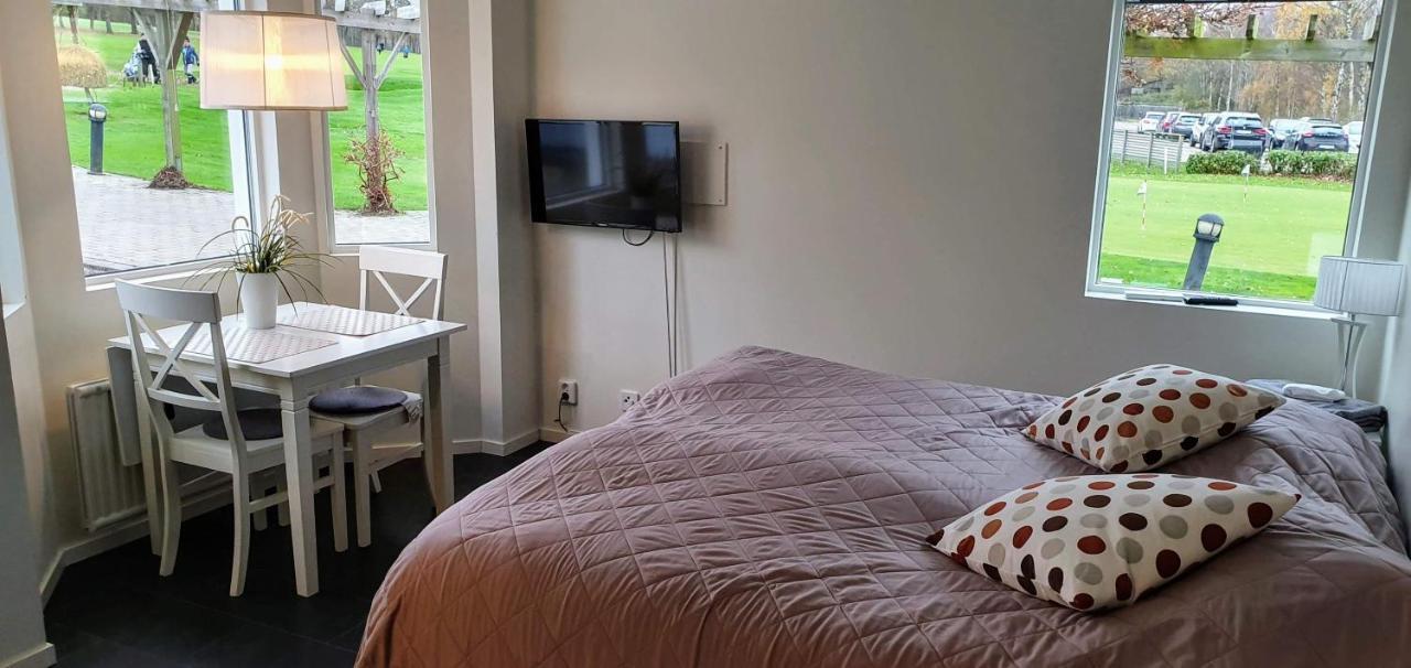 Risekatslosa Soederasens Golf Lodge מראה חיצוני תמונה